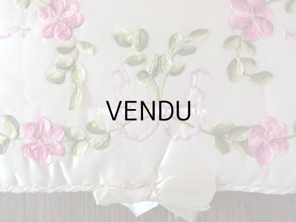 画像4: アンティーク リボン刺繍入り シルク製 ハンキーケース ハンカチ & ランジェリー用ポシェット  (4)