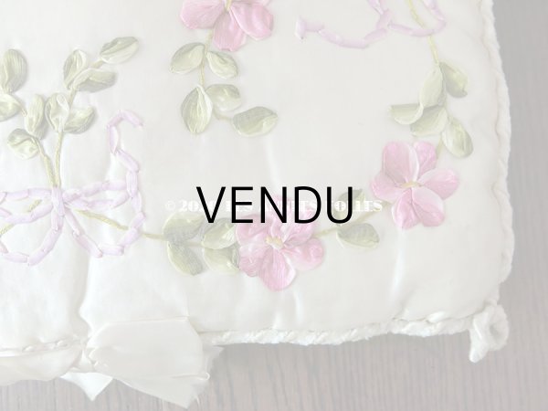 画像8: アンティーク リボン刺繍入り シルク製 ハンキーケース ハンカチ & ランジェリー用ポシェット  (8)
