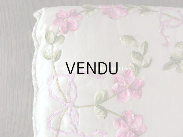 画像5: アンティーク リボン刺繍入り シルク製 ハンキーケース ハンカチ & ランジェリー用ポシェット  (5)
