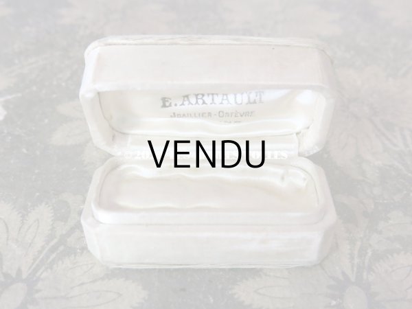 画像3: アンティーク ジュエリーボックス オフホワイトのシルクサテン (3)