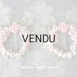 画像: アンティーク シルク製 シルクシフォンの薔薇 ロココモチーフ 淡いピンクの薔薇のリース