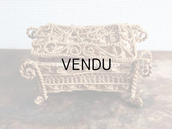 画像4: 19世紀　アンティーク キルティングのクッション付き パニエ ソーイングボックス (4)