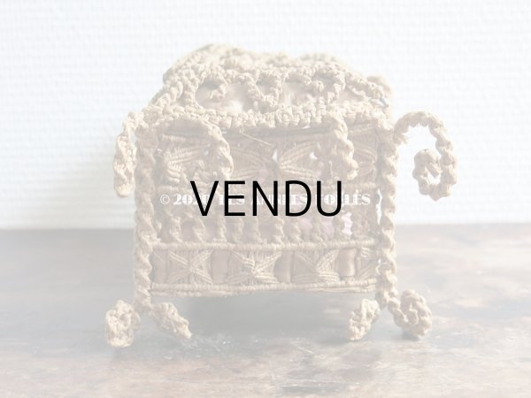 画像9: 19世紀　アンティーク キルティングのクッション付き パニエ ソーイングボックス (9)