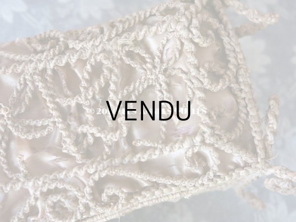 画像16: 19世紀　アンティーク キルティングのクッション付き パニエ ソーイングボックス (16)