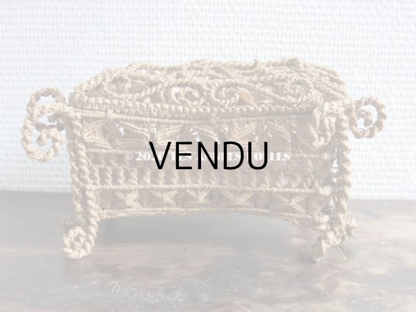 画像8: 19世紀　アンティーク キルティングのクッション付き パニエ ソーイングボックス (8)