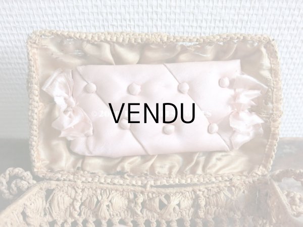 画像11: 19世紀　アンティーク キルティングのクッション付き パニエ ソーイングボックス (11)