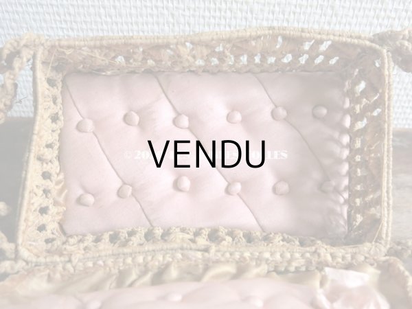 画像13: 19世紀　アンティーク キルティングのクッション付き パニエ ソーイングボックス (13)