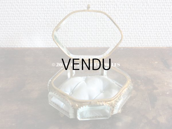 画像4: 19世紀 アンティーク 大きなジュエリーボックス 6角形　パウダーブルーのクッション (4)