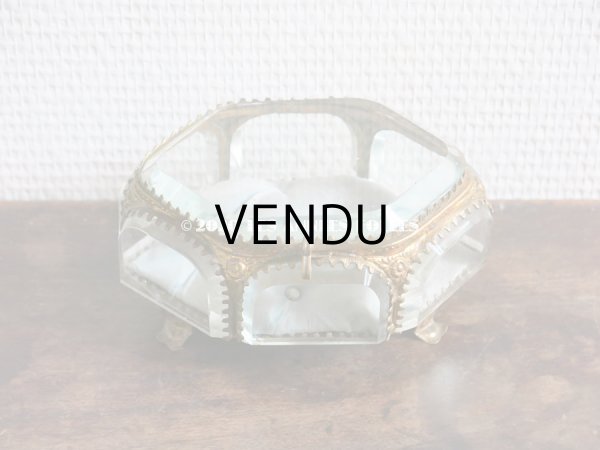 画像3: 19世紀 アンティーク 大きなジュエリーボックス 6角形　パウダーブルーのクッション (3)