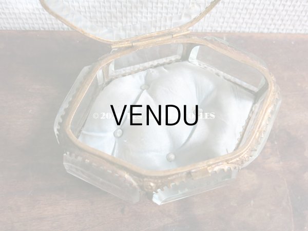 画像6: 19世紀 アンティーク 大きなジュエリーボックス 6角形　パウダーブルーのクッション (6)