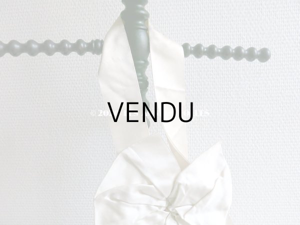 画像3: アンティーク ウェディングドレスの大きなシルクサテンのリボン オフホワイト 95.5×33cm (3)