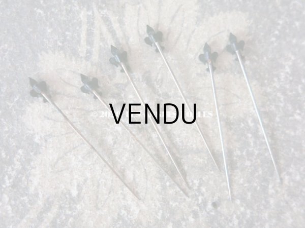 画像3: 1900年代 アンティーク 百合の紋章の小さなエパングル 黒 フレンチジェット 6ピースのセット (3)