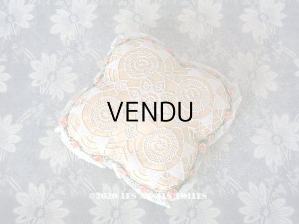 画像1: 1920年代 アンティーク シルク製ロココトリム&レース付 ピンクッション (1)