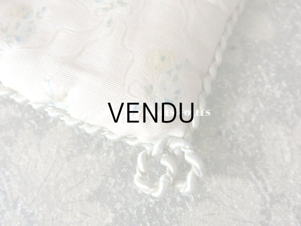 画像7: 19世紀末 アンティーク  シルク製 クッション ブルーの薔薇＆リボンのガーランド (7)