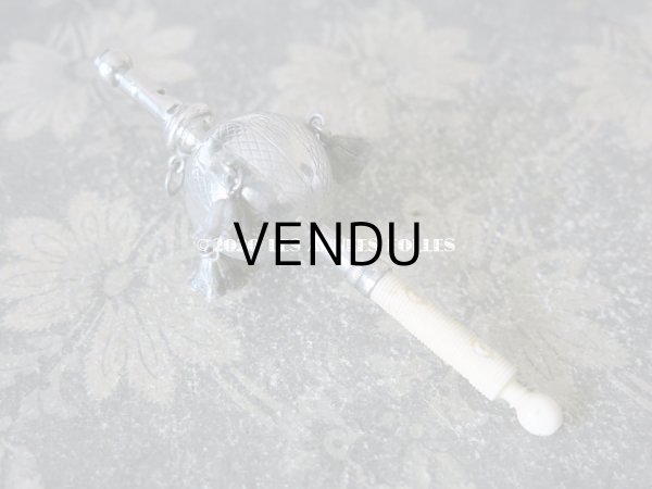 画像3: 19世紀 ナポレオン3世時代 アンティーク ラトル モノグラム入り シルバー製  (3)