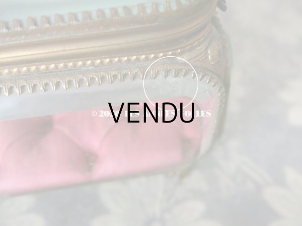 画像9: 19世紀 アンティーク 大きなジュエリーボックス　ロカイユ装飾の脚 スモーキーレッドのシルクサテンのクッション (9)