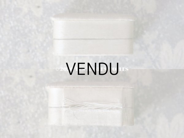 画像8: アンティーク 　シルクサテンのジュエリーボックス  オフホワイト (8)