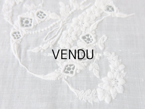 画像7: 19世紀 アンティーク  ホワイトワークの結婚式のハンカチ モノグラム＆透かし模様入り (7)