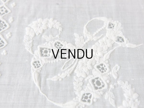 画像8: 19世紀 アンティーク  ホワイトワークの結婚式のハンカチ モノグラム＆透かし模様入り (8)