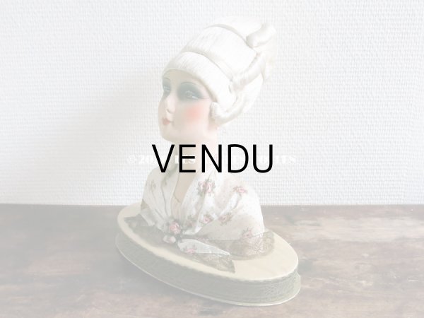 画像3: 1920年代 アンティーク チョコレートボックス 18世紀の貴婦人のブドワールドール付き お菓子箱 (3)