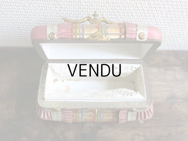 画像12: 19世紀 アンティーク ナポレオン3世時代 お菓子箱 ハンドル付き 花模様のレースペーパー チョコレートボックス 木箱  (12)