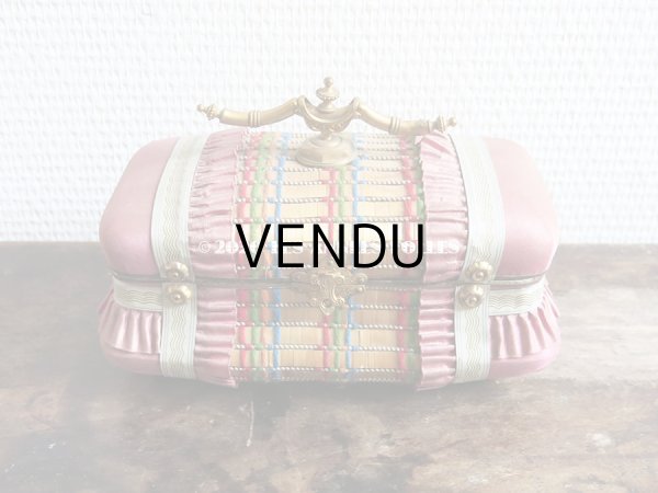 画像4: 19世紀 アンティーク ナポレオン3世時代 お菓子箱 ハンドル付き 花模様のレースペーパー チョコレートボックス 木箱  (4)