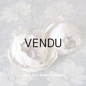 画像: 未使用 ラベル付き アンティーク シルク製 薔薇の布花 クォーターロゼット咲き コサージュ 淡いパープル