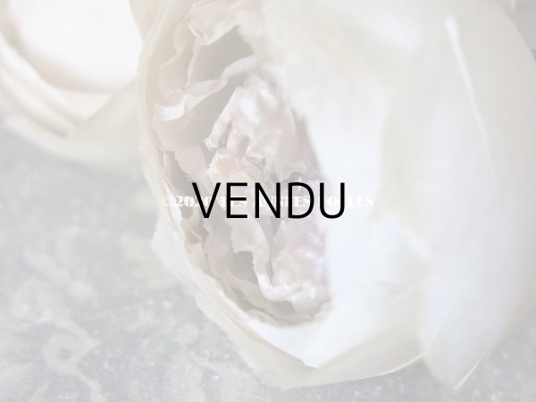 画像10: 未使用 ラベル付き アンティーク シルク製 薔薇の布花 クォーターロゼット咲き コサージュ 淡いパープル (10)