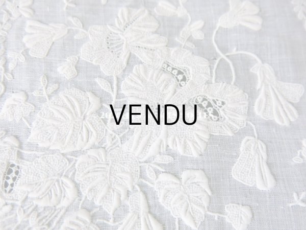 画像7: 19世紀 アンティーク  結婚式のハンカチ 【MQ】 菫のホワイトワーク & 手編みのヴァランシエンヌレース  (7)