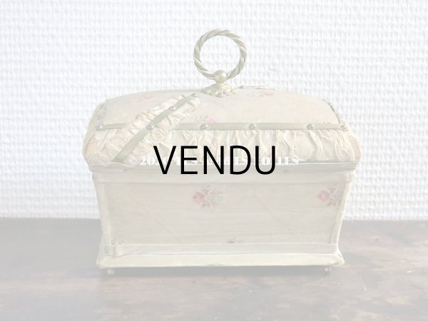 画像4: 【クリスマスセール2020対象外】 19世紀 アンティーク ナポレオン3世時代 お菓子箱  ピンクの薔薇模様のファブリック　ハンドル付き チョコレートボックス 木箱  (4)