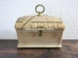画像3: 【クリスマスセール2020対象外】 19世紀 アンティーク ナポレオン3世時代 お菓子箱  ピンクの薔薇模様のファブリック　ハンドル付き チョコレートボックス 木箱  (3)