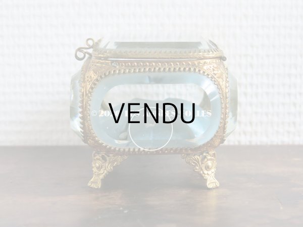 画像8: 【クリスマスセール2020対象外】　19世紀末 アンティーク ジュエリーボックス スモーキーブルーのクッション ロカイユ装飾の脚 (8)