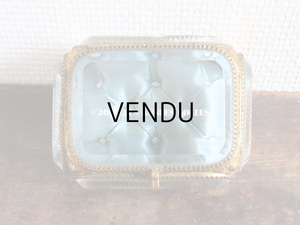 画像3: 【クリスマスセール2020対象外】　19世紀末 アンティーク ジュエリーボックス スモーキーブルーのクッション ロカイユ装飾の脚 (3)