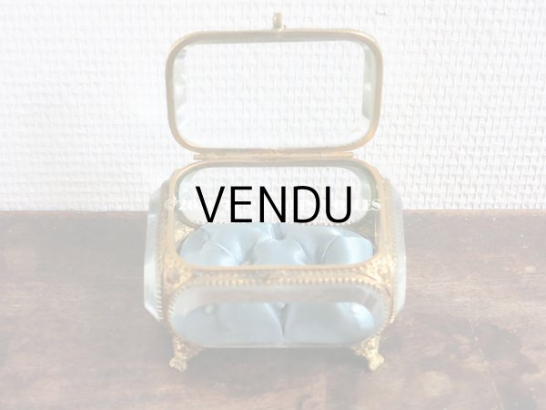 画像4: 【クリスマスセール2020対象外】　19世紀末 アンティーク ジュエリーボックス スモーキーブルーのクッション ロカイユ装飾の脚 (4)