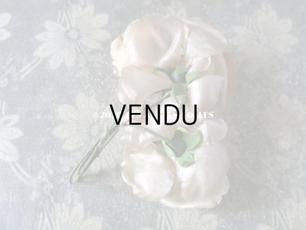 画像4: 【クリスマスセール2020対象外】 未使用 ラベル付き アンティーク シルク製 薔薇の布花 クォーターロゼット咲き コサージュ (4)