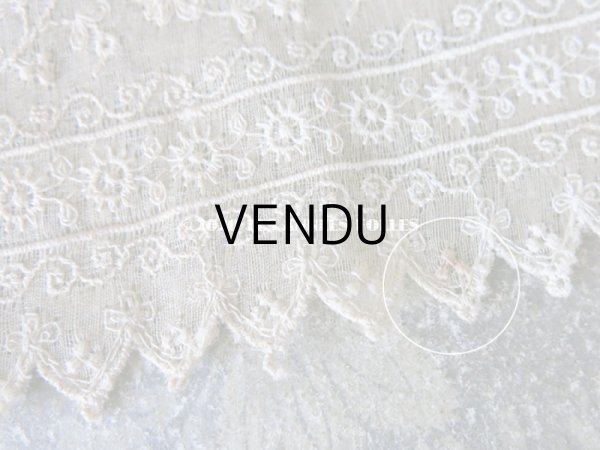 画像6: 【クリスマスセール2020対象外】 1900年代 アンティーク  幅広 花刺繍入り シルク＆コットン生地　ドレスの裾  16.2cm幅 ライトベージュ (6)