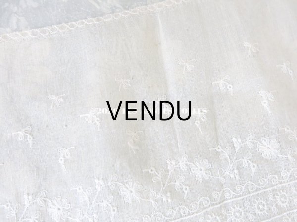 画像10: 【クリスマスセール2020対象外】 1900年代 アンティーク  幅広 花刺繍入り シルク＆コットン生地　ドレスの裾  16.2cm幅 ライトベージュ (10)