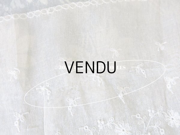 画像9: 【クリスマスセール2020対象外】 1900年代 アンティーク  幅広 花刺繍入り シルク＆コットン生地　ドレスの裾  16.2cm幅 ライトベージュ (9)