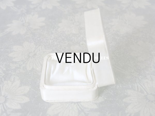 画像3: アンティーク 　シルクサテンのジュエリーボックス  オフホワイト (3)