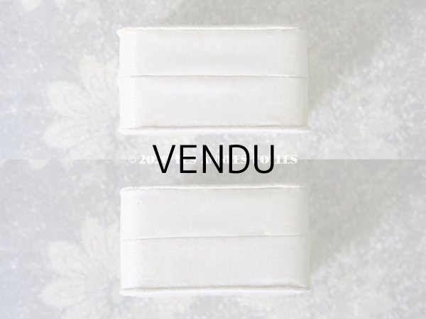 画像10: アンティーク 　シルクサテンのジュエリーボックス  オフホワイト (10)