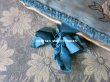 画像9: 19世紀 アンティーク シルク製 ハンキーケース モノグラム＆花刺繍 ハンカチ用ポシェット グレイッシュブルー (9)