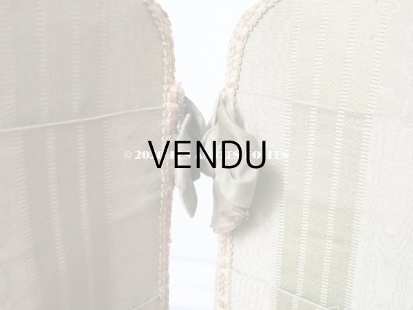 画像8: 1900年代 アンティーク 大きなリボンが結ばれた カルトナージュ  カードホルダー  リボンと花のガーランド＆白鳩  (8)