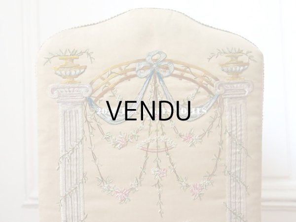 画像3: 1900年代 アンティーク 大きなリボンが結ばれた カルトナージュ  カードホルダー  リボンと花のガーランド＆白鳩  (3)