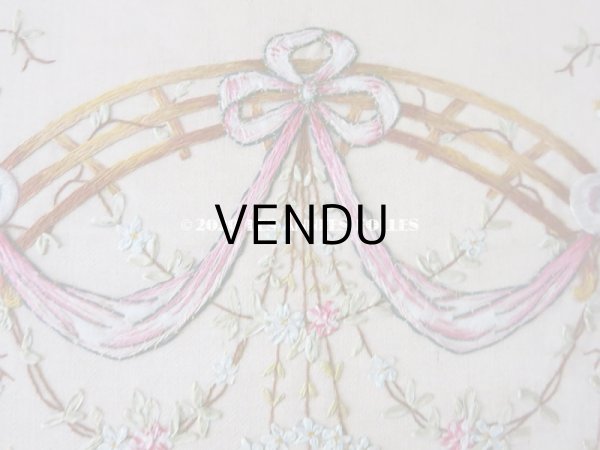 画像12: 1900年代 アンティーク 大きなリボンが結ばれた カルトナージュ  カードホルダー  リボンと花のガーランド＆白鳩  (12)