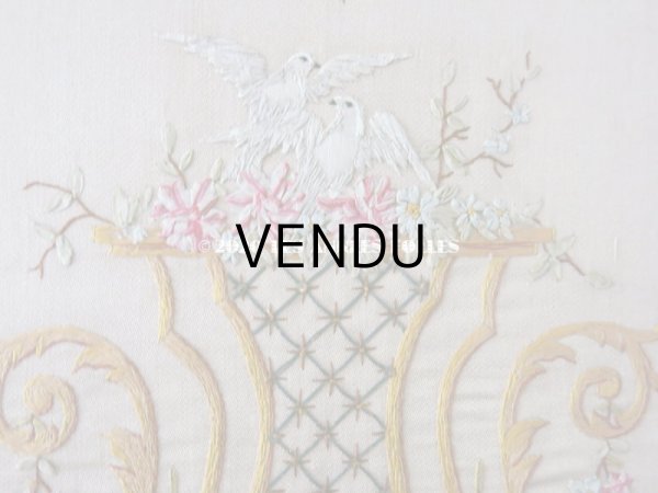 画像15: 1900年代 アンティーク 大きなリボンが結ばれた カルトナージュ  カードホルダー  リボンと花のガーランド＆白鳩  (15)