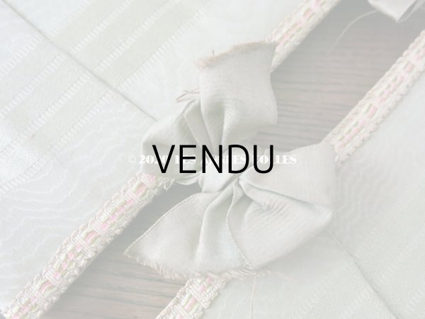 画像11: 1900年代 アンティーク 大きなリボンが結ばれた カルトナージュ  カードホルダー  リボンと花のガーランド＆白鳩  (11)