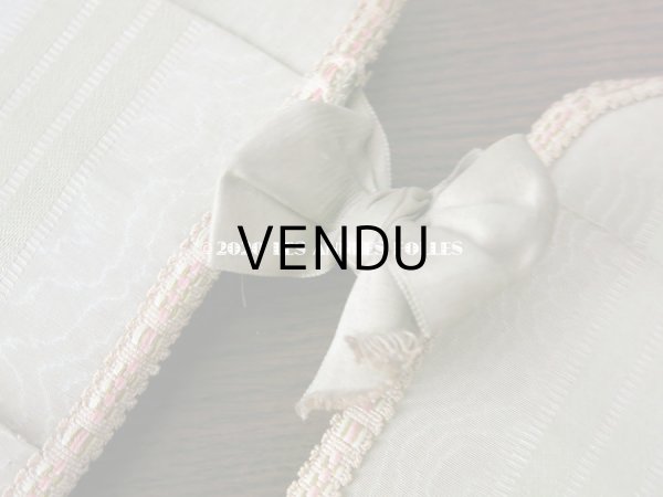 画像9: 1900年代 アンティーク 大きなリボンが結ばれた カルトナージュ  カードホルダー  リボンと花のガーランド＆白鳩  (9)