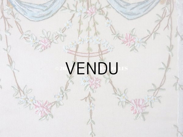 画像18: 1900年代 アンティーク 大きなリボンが結ばれた カルトナージュ  カードホルダー  リボンと花のガーランド＆白鳩  (18)