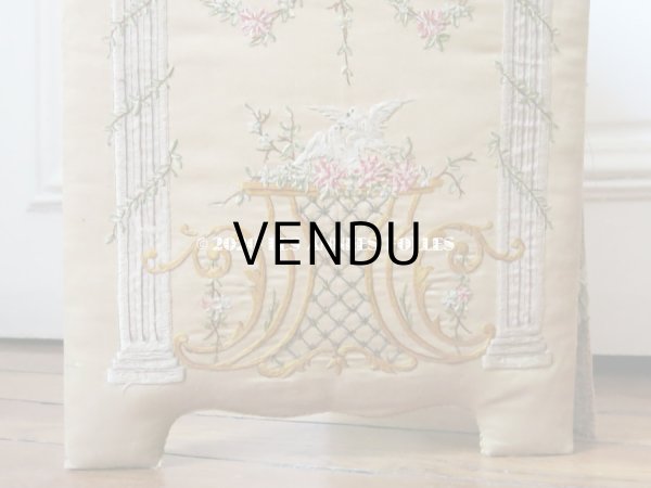 画像4: 1900年代 アンティーク 大きなリボンが結ばれた カルトナージュ  カードホルダー  リボンと花のガーランド＆白鳩  (4)