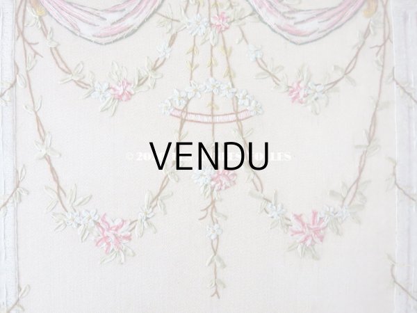 画像14: 1900年代 アンティーク 大きなリボンが結ばれた カルトナージュ  カードホルダー  リボンと花のガーランド＆白鳩  (14)